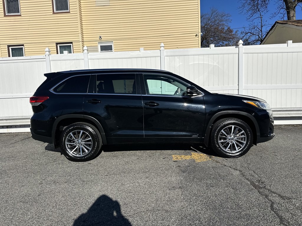 2017 Toyota Highlander Image 8