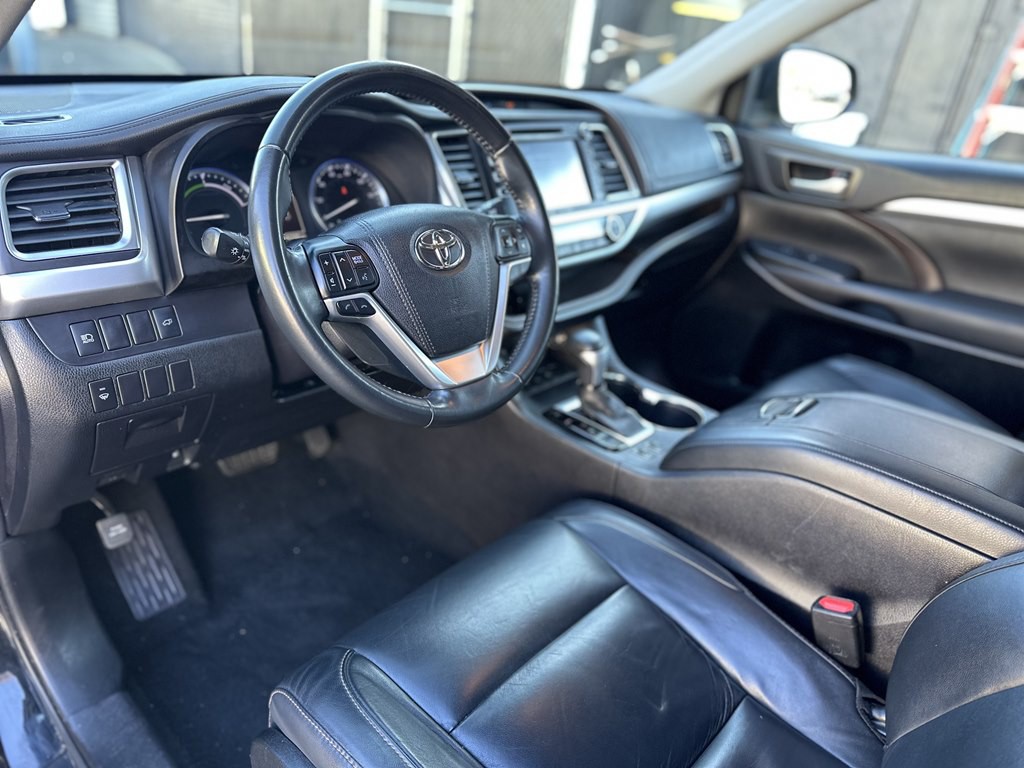 2017 Toyota Highlander Image 10