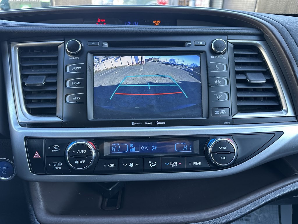 2017 Toyota Highlander Image 12