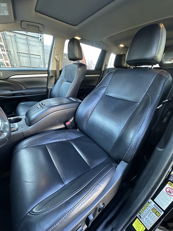 2017 Toyota Highlander Image 14