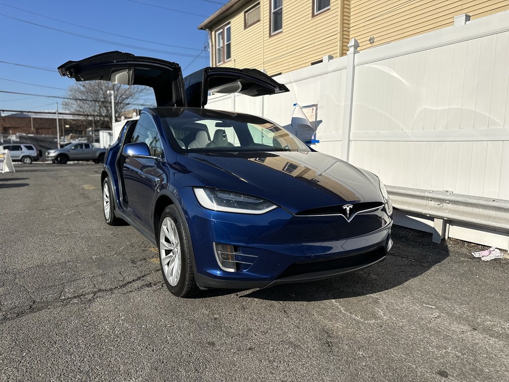 2017 Tesla Model X Image 3