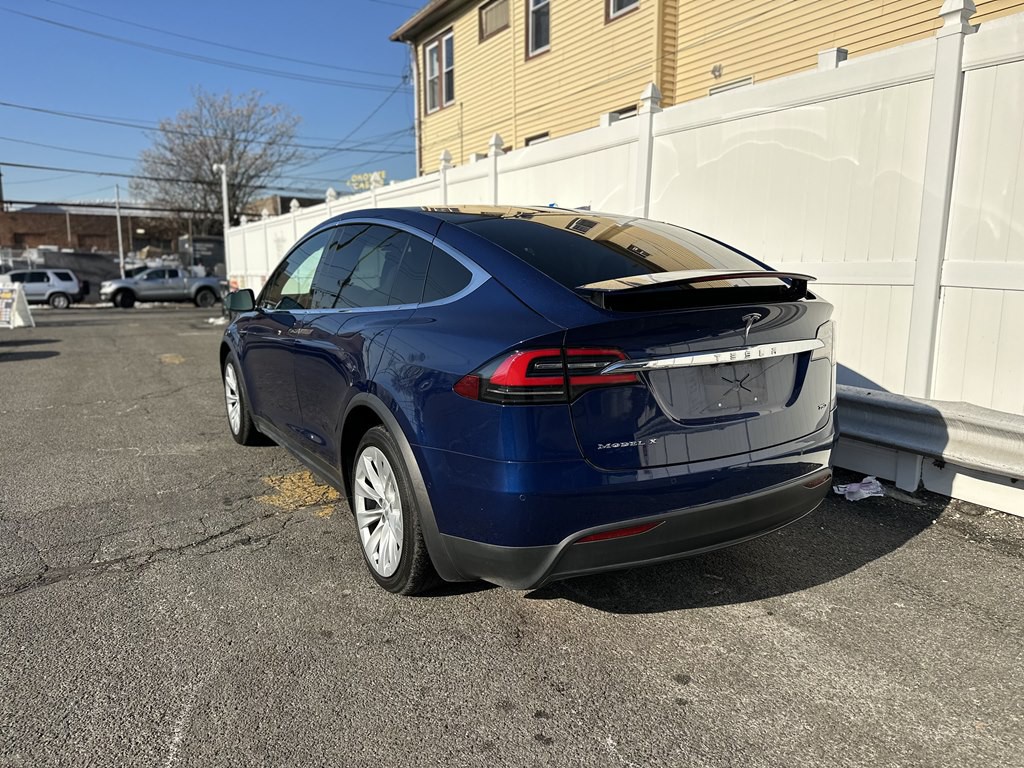 2017 Tesla Model X Image 5