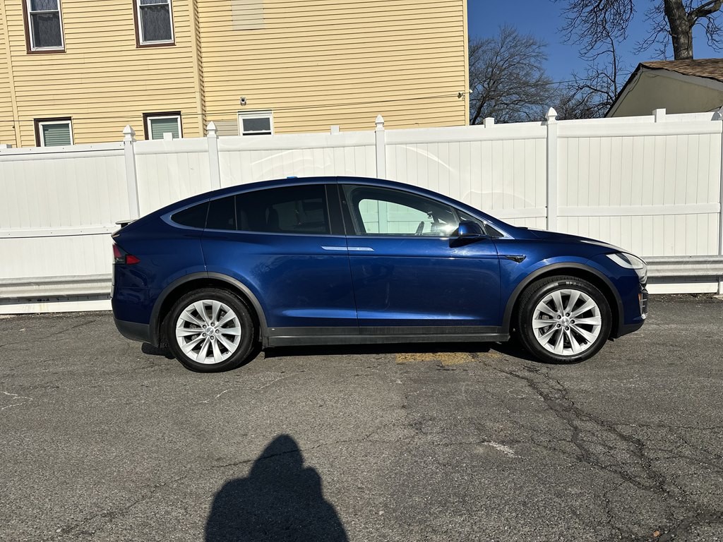 2017 Tesla Model X Image 8