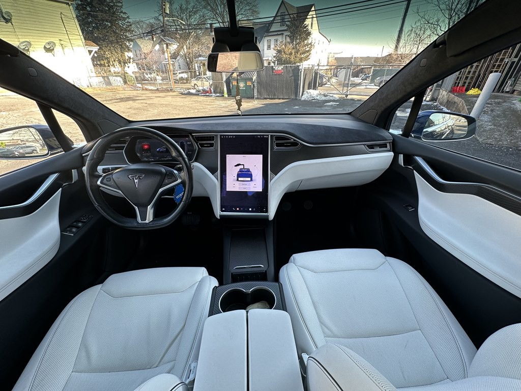 2017 Tesla Model X Image 9