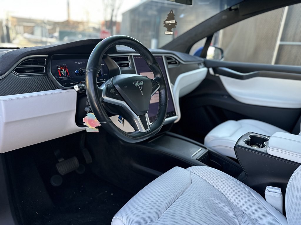 2017 Tesla Model X Image 10