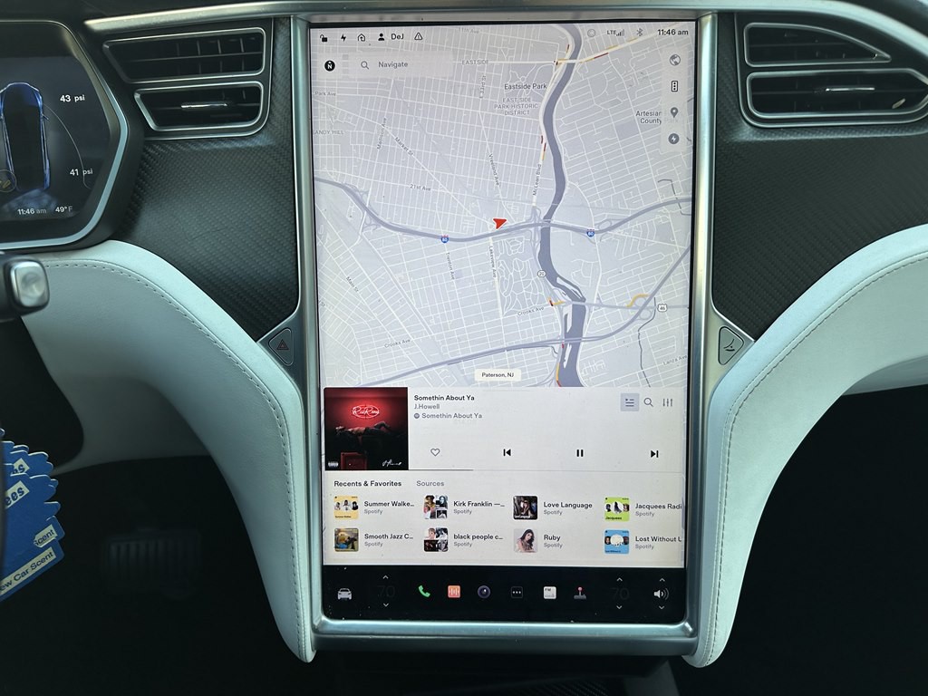 2017 Tesla Model X Image 12