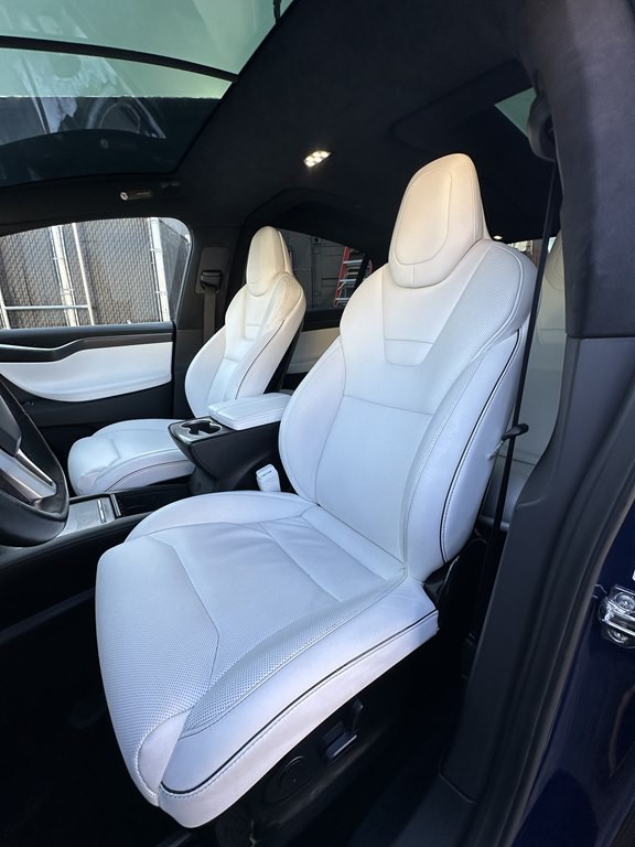 2017 Tesla Model X Image 14