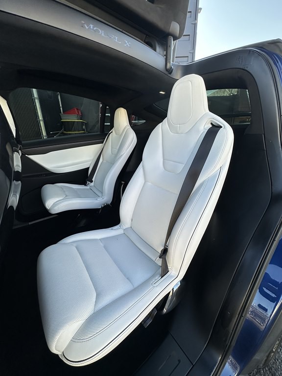 2017 Tesla Model X Image 15