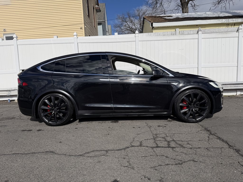 2016 Tesla Model X Image 8