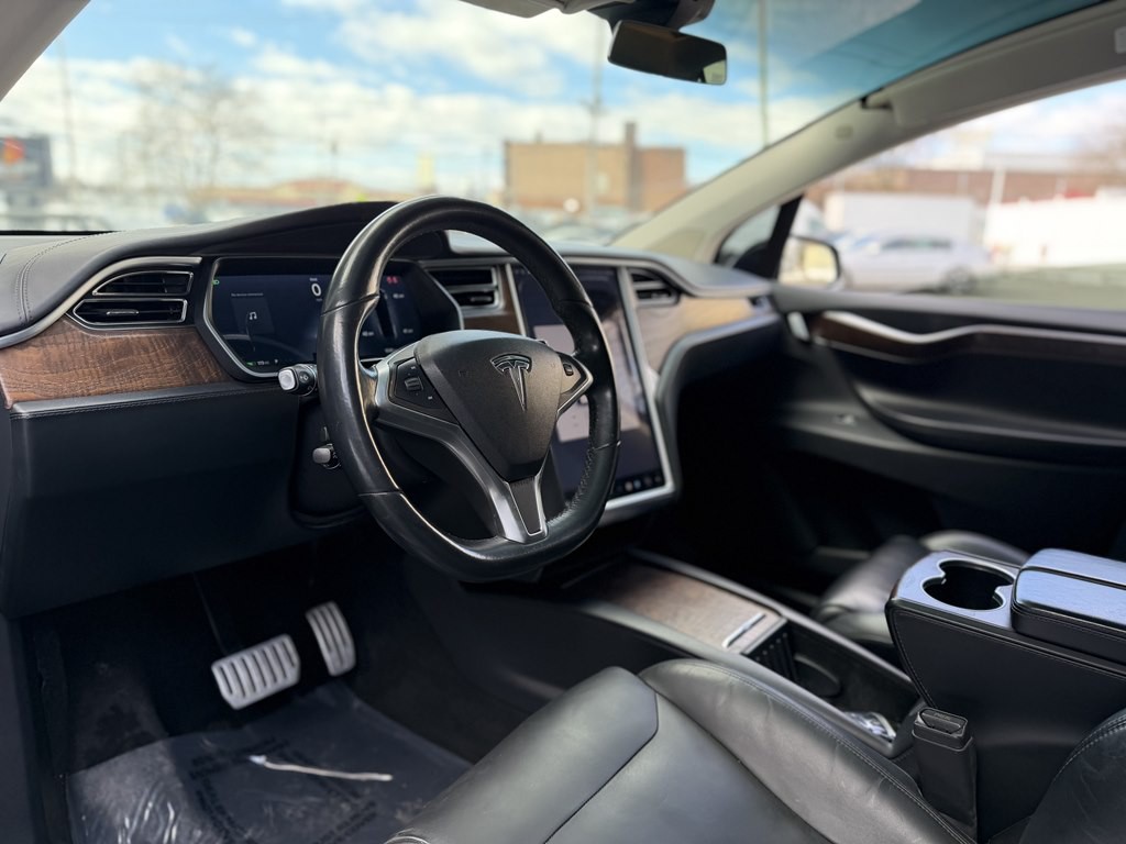 2016 Tesla Model X Image 10