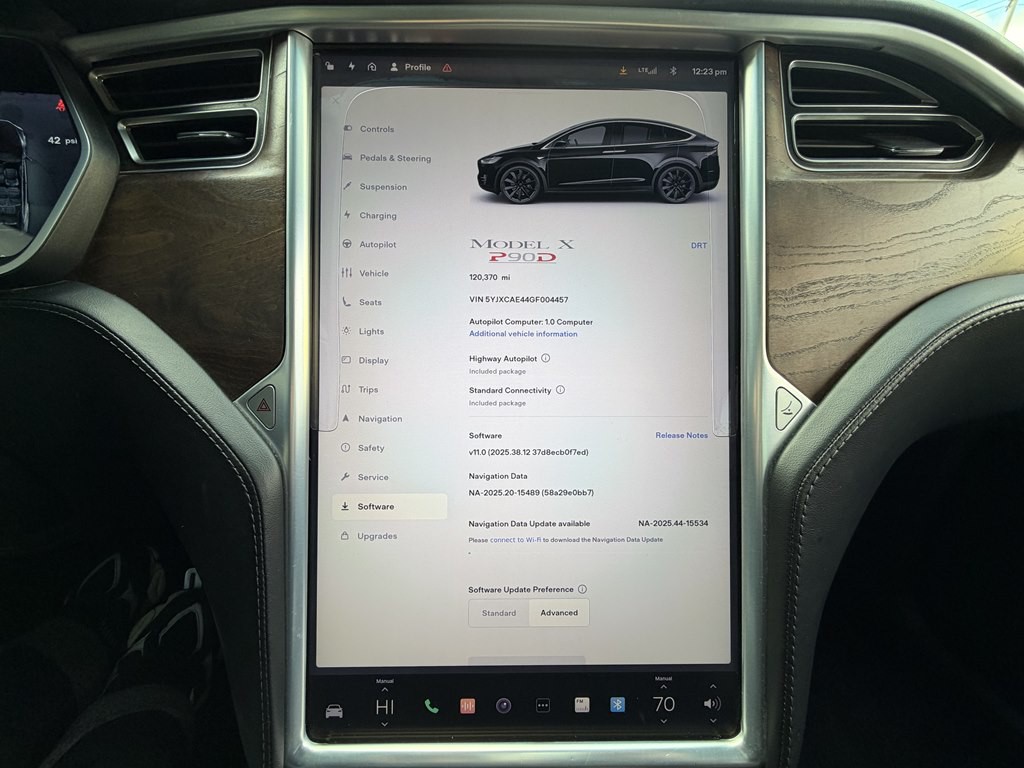 2016 Tesla Model X Image 11