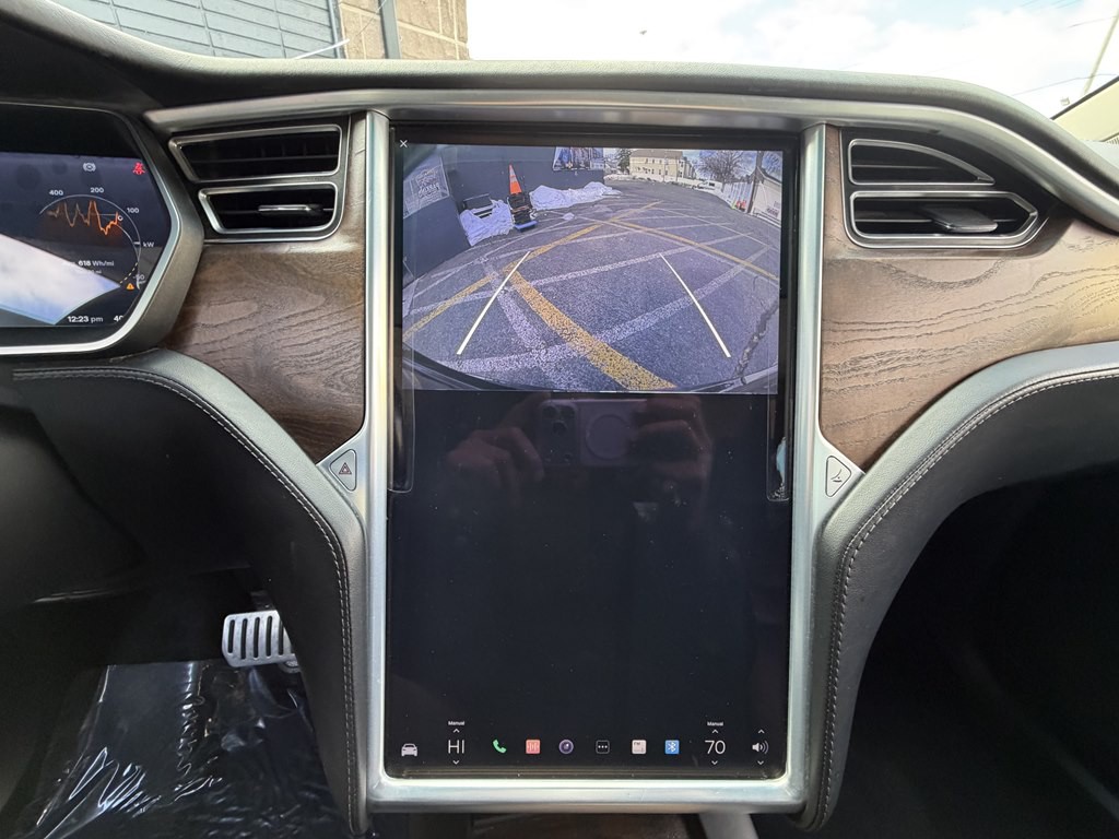 2016 Tesla Model X Image 13