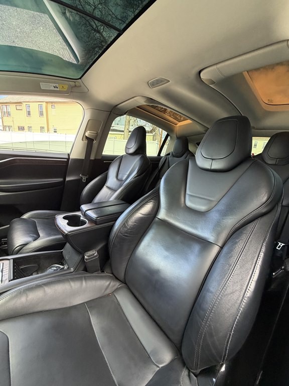 2016 Tesla Model X Image 14