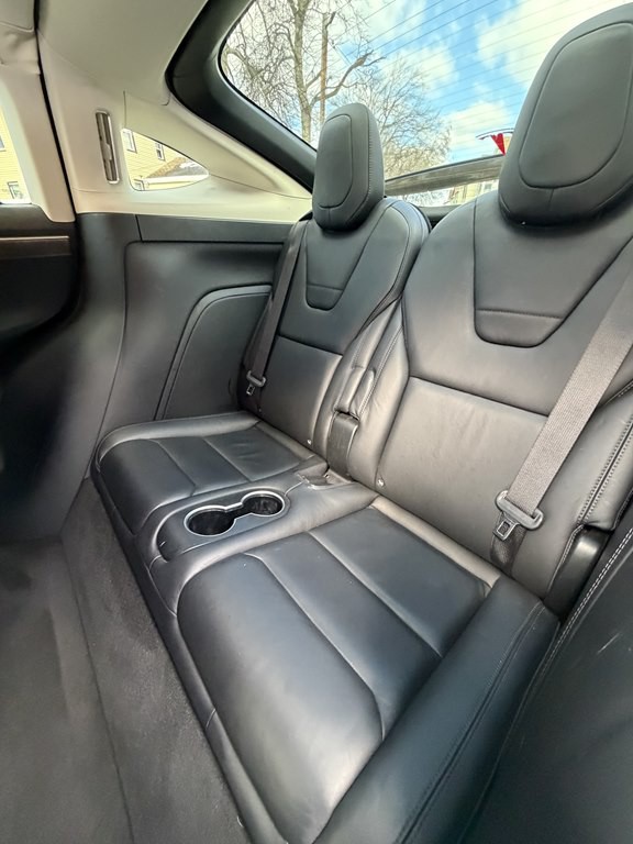 2016 Tesla Model X Image 15