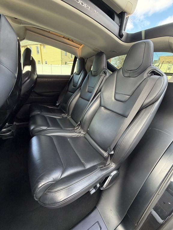 2016 Tesla Model X Image 16
