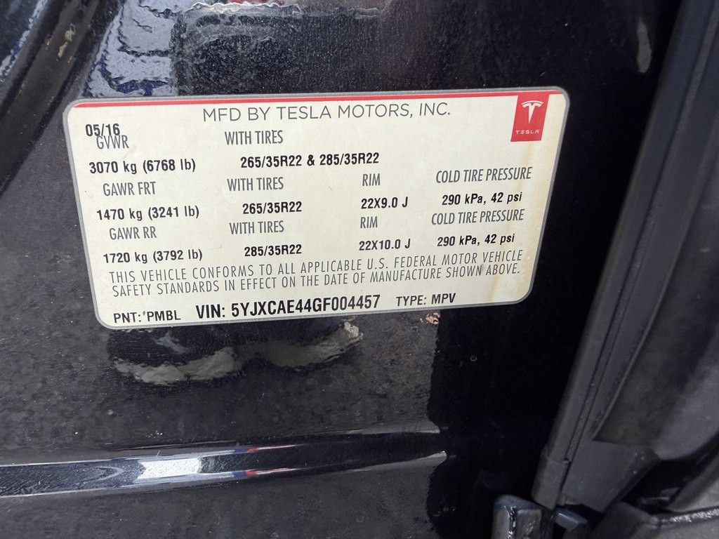 2016 Tesla Model X Image 17