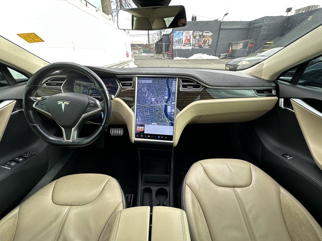 2014 Tesla Model S Image 10