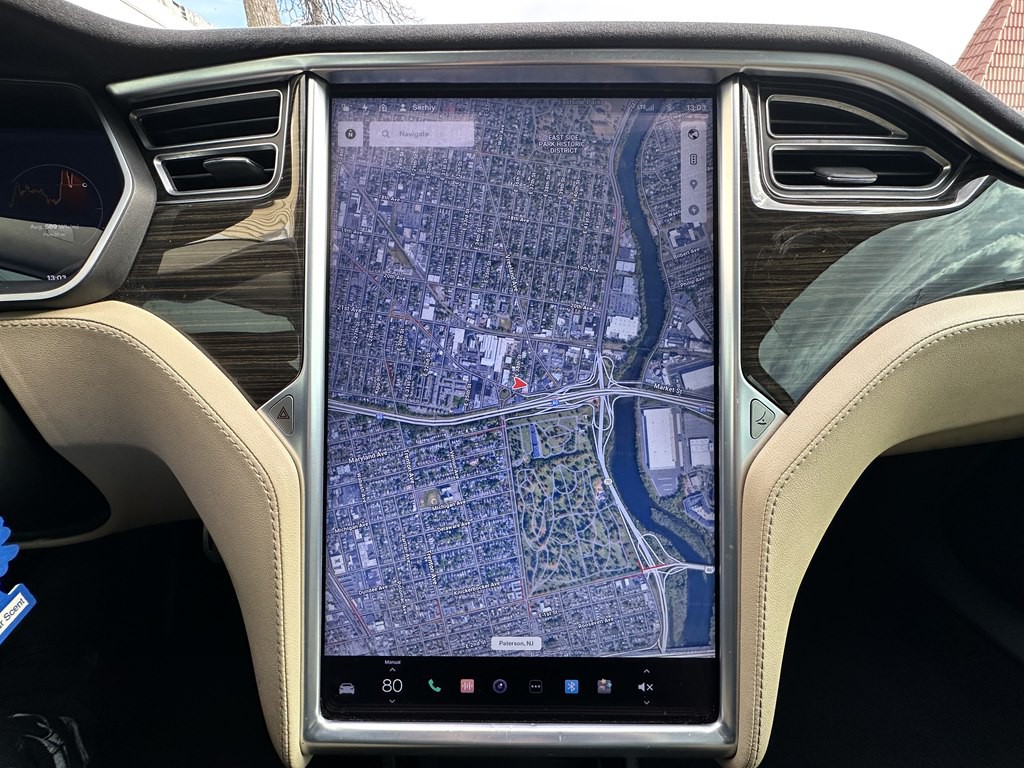 2014 Tesla Model S Image 12