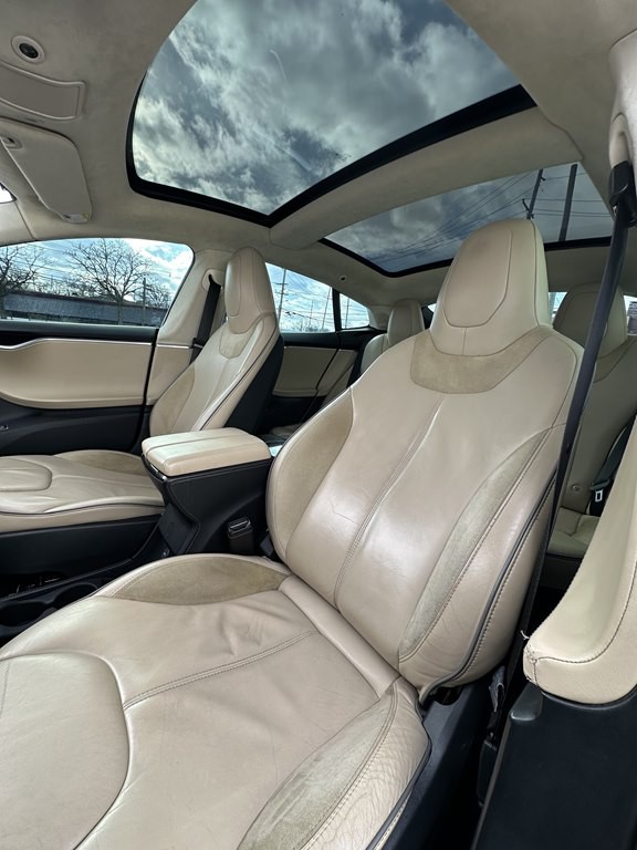 2014 Tesla Model S Image 14