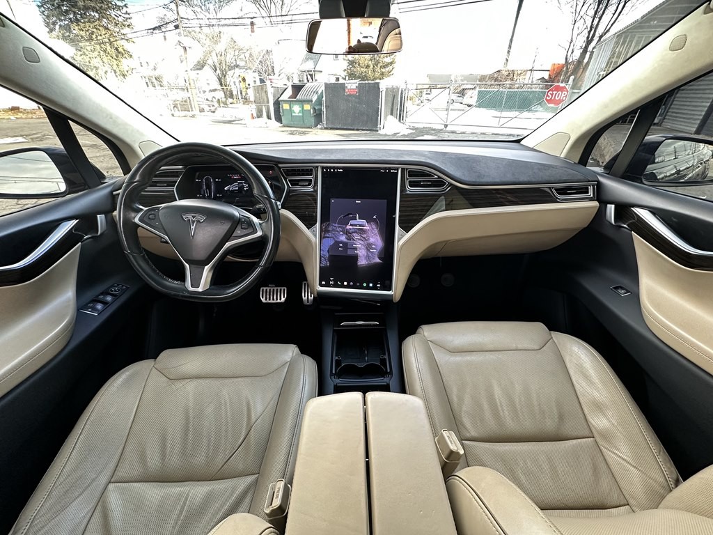 2016 Tesla Model X Image 8