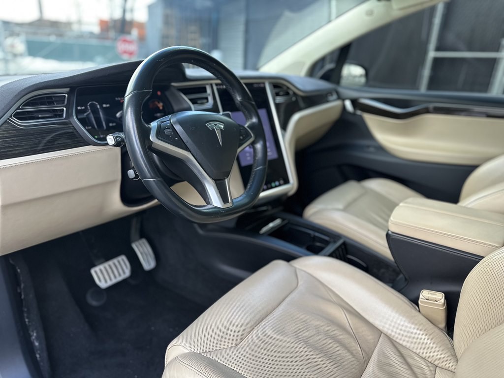 2016 Tesla Model X Image 9