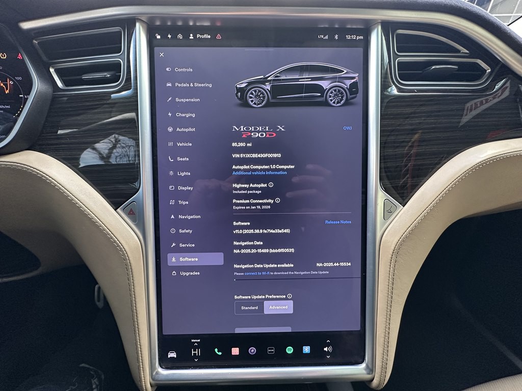 2016 Tesla Model X Image 10
