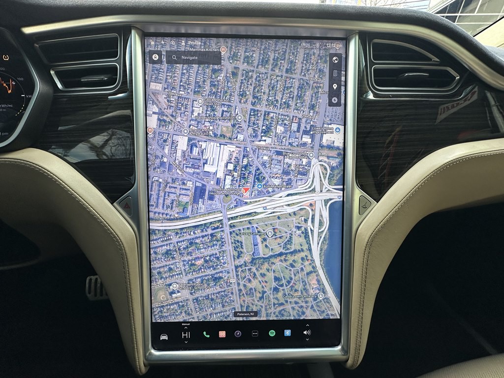 2016 Tesla Model X Image 11