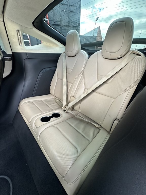 2016 Tesla Model X Image 15