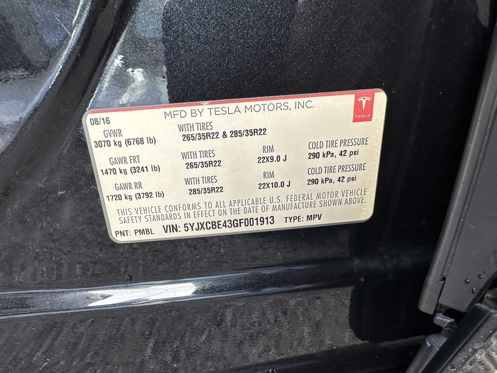 2016 Tesla Model X Image 16