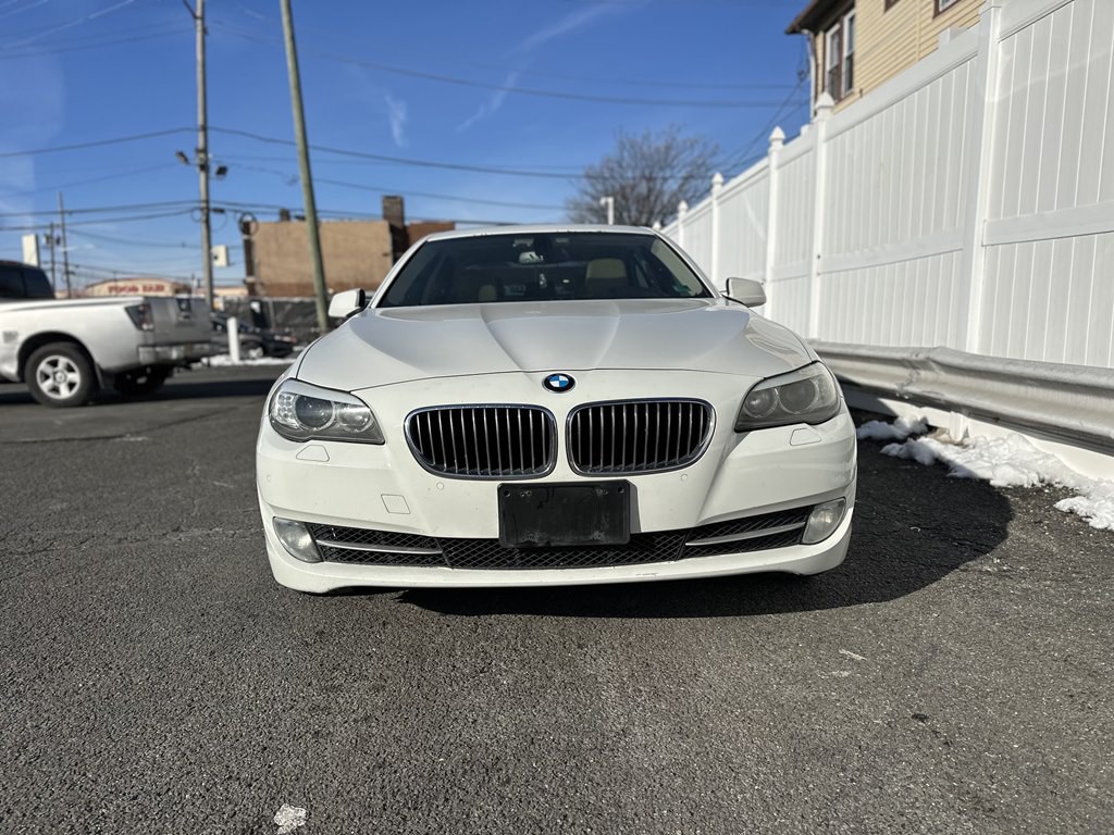 2012 BMW 5 Series Image 2