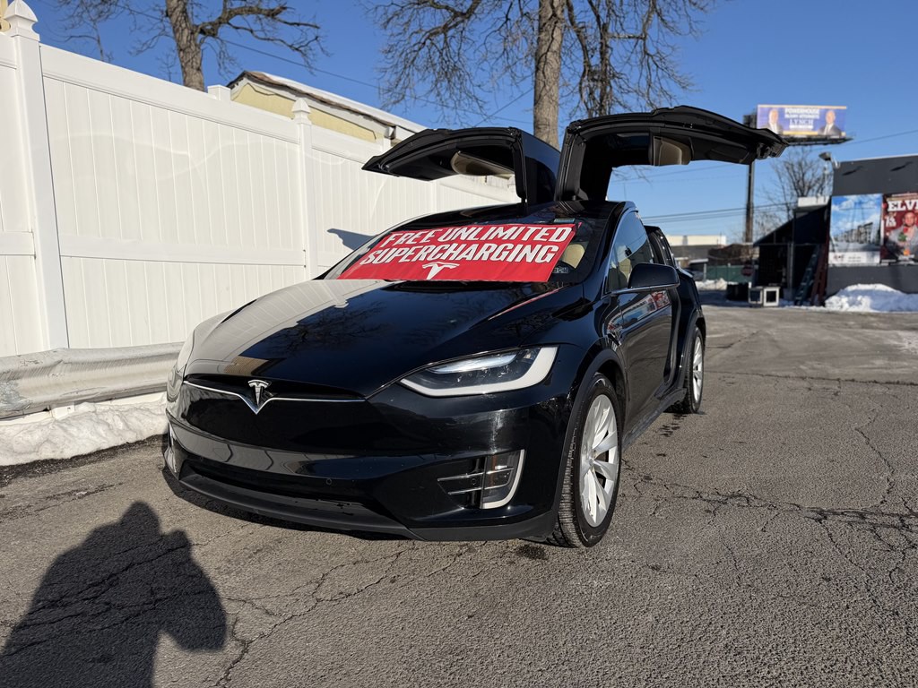 2016 Tesla Model X Image 1