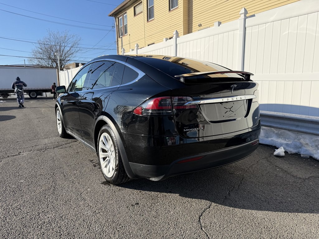 2016 Tesla Model X Image 5