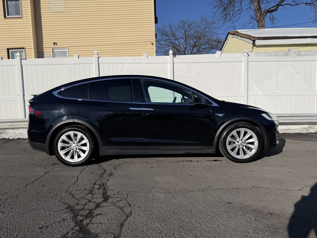 2016 Tesla Model X Image 8