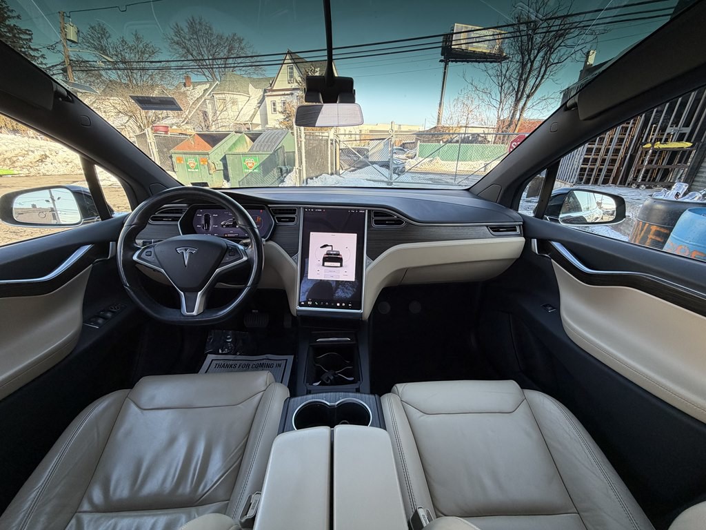 2016 Tesla Model X Image 10