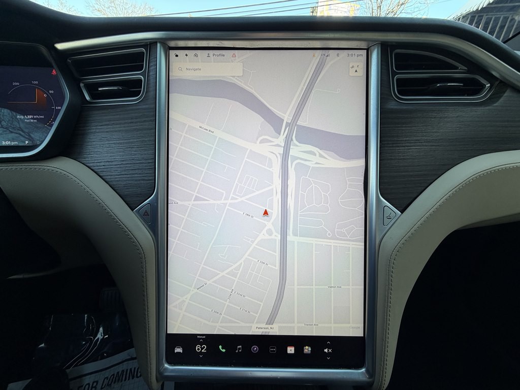 2016 Tesla Model X Image 12