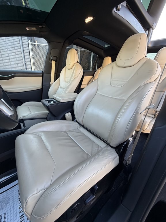 2016 Tesla Model X Image 14