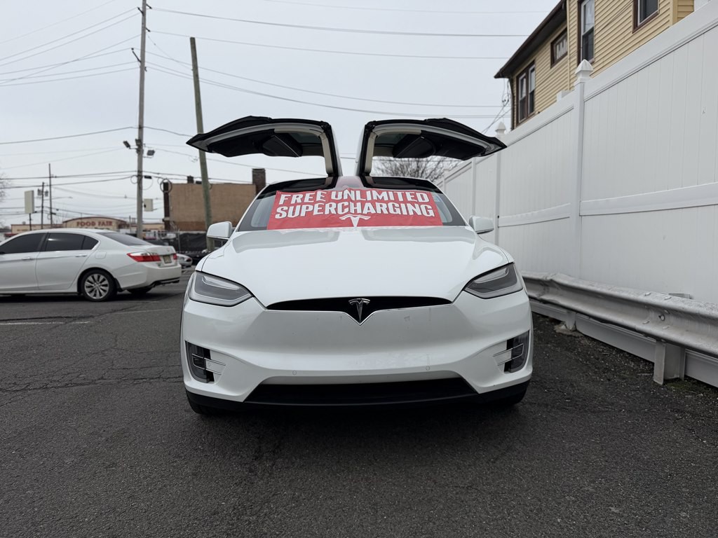 2016 Tesla Model X Image 2