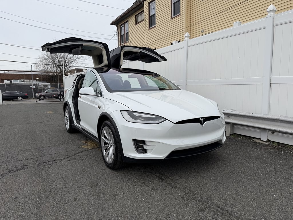 2016 Tesla Model X Image 3