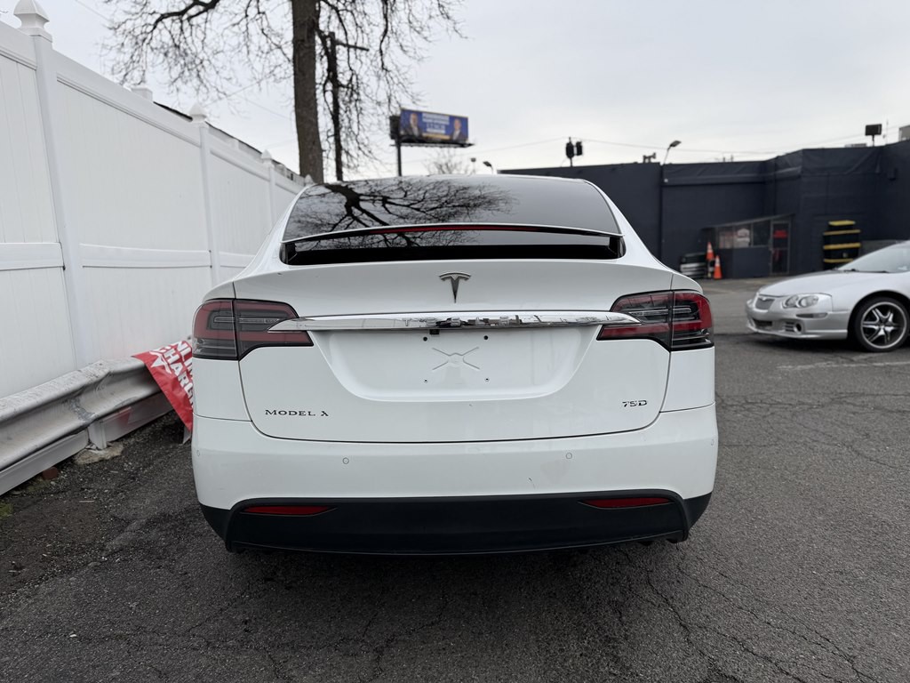 2016 Tesla Model X Image 6