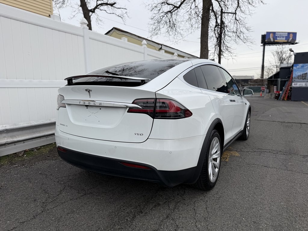 2016 Tesla Model X Image 7