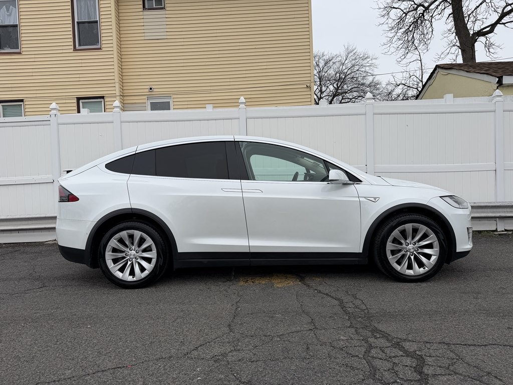 2016 Tesla Model X Image 8