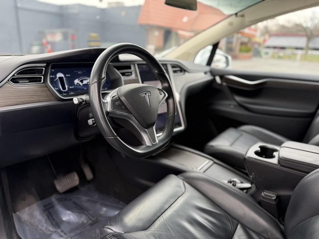 2016 Tesla Model X Image 10