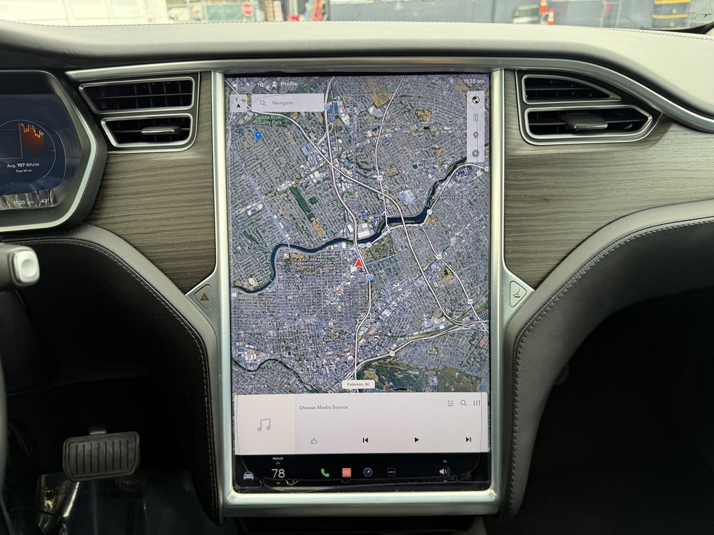 2016 Tesla Model X Image 12