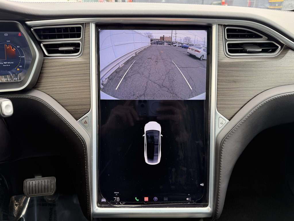 2016 Tesla Model X Image 13
