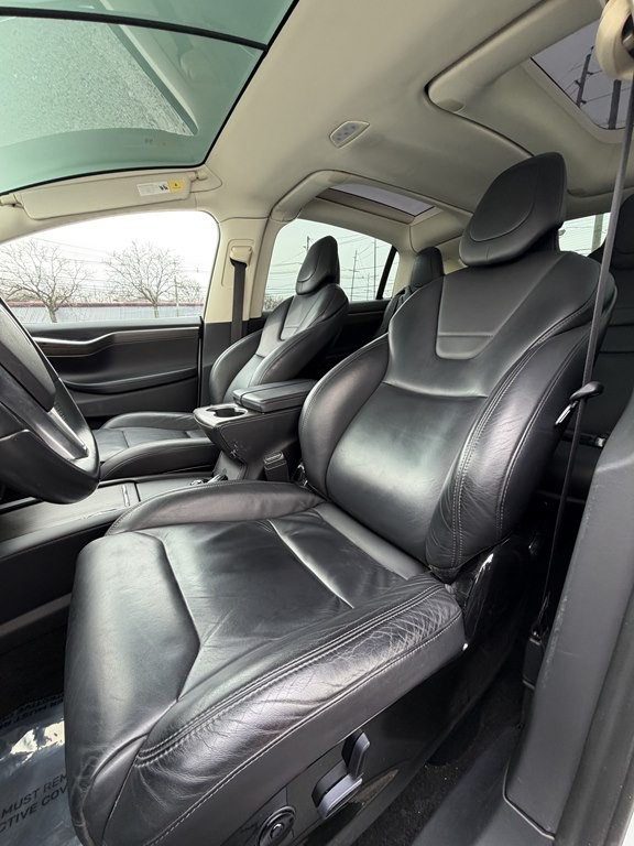 2016 Tesla Model X Image 14