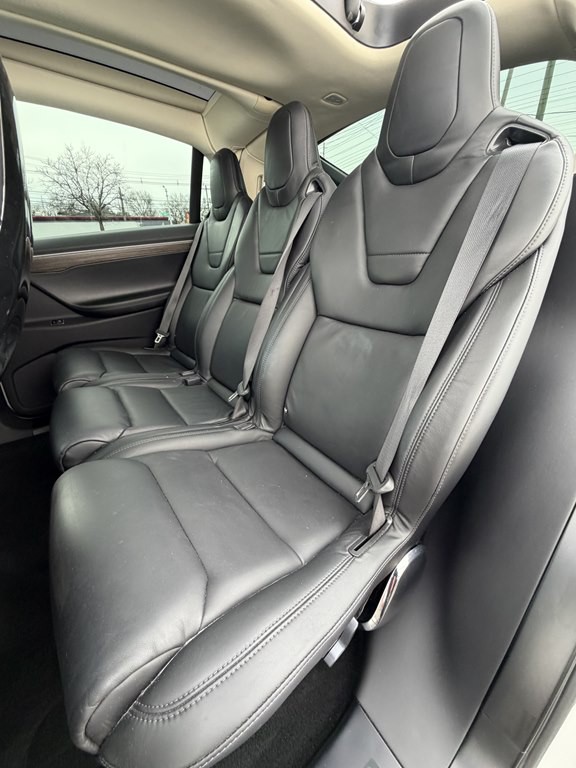 2016 Tesla Model X Image 15
