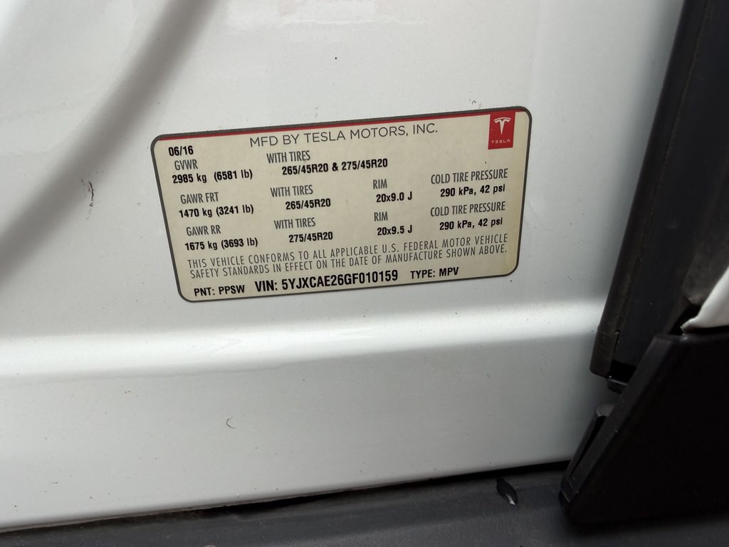 2016 Tesla Model X Image 17