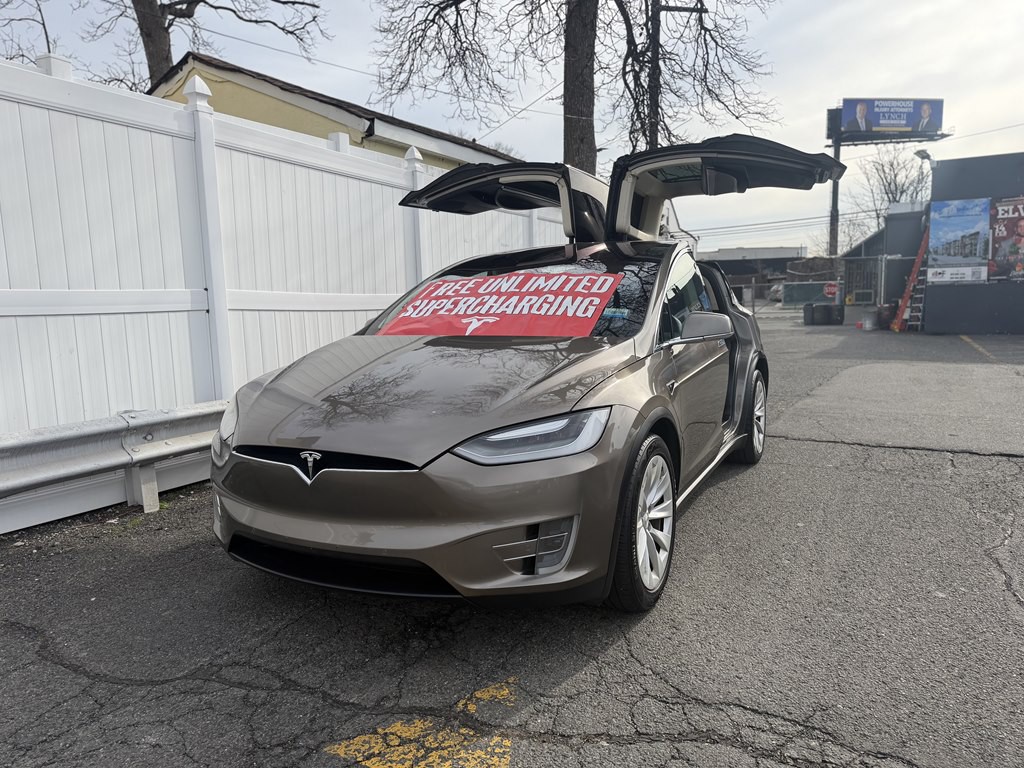 2016 Tesla Model X Image 1