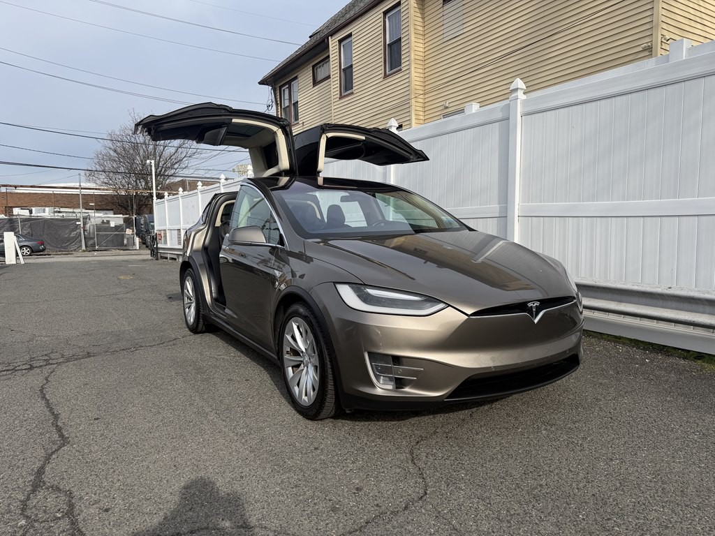 2016 Tesla Model X Image 3
