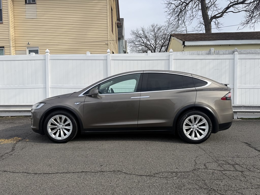 2016 Tesla Model X Image 4